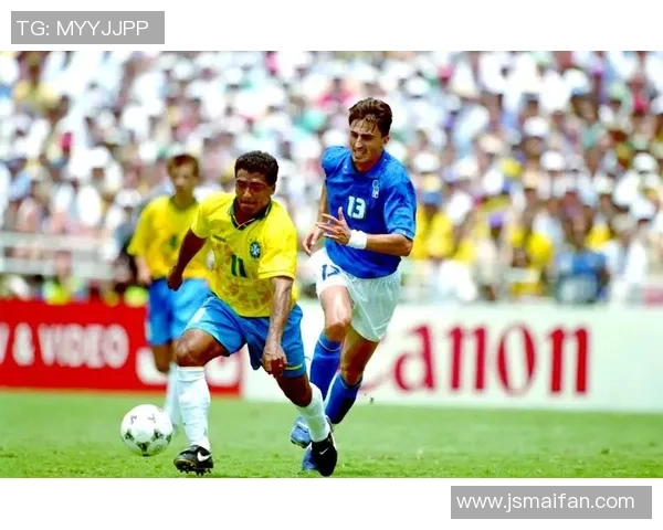 意大利足球传奇球星回顾与影响力分析：从马尔蒂尼到因西涅的辉煌历程