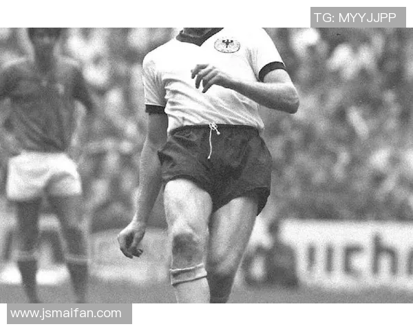 右脚足球球星的传奇足迹与技术风采全解析 右脚足球球星的传奇足迹与技术风采全解析